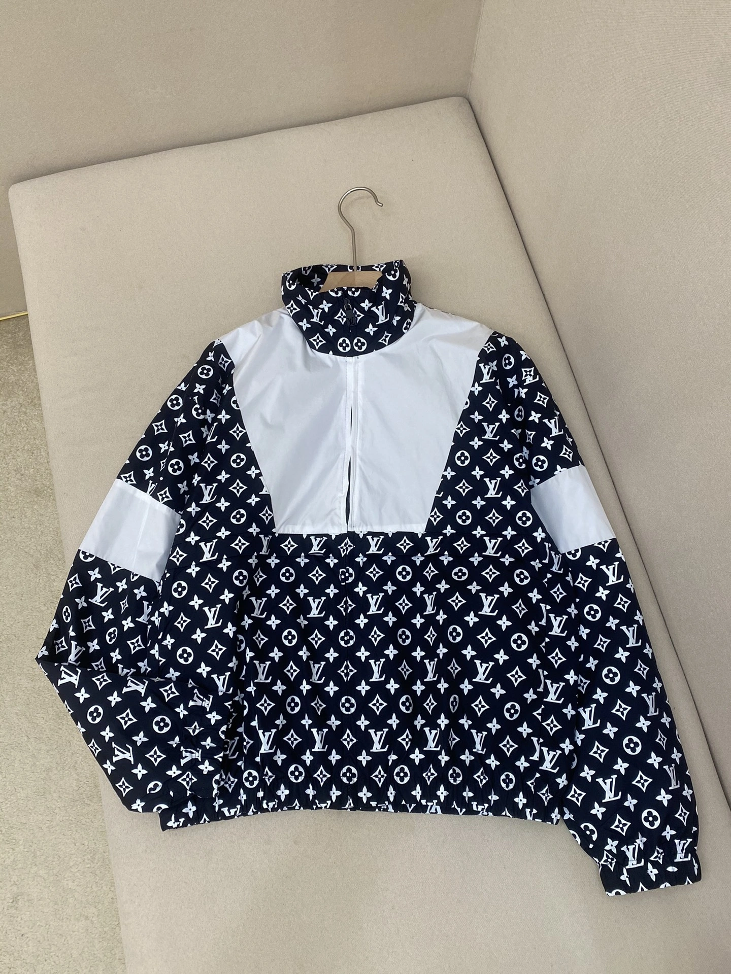 WG.Luxury-- 8V embroidery item:D-F290K1899T